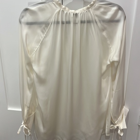 Club Monaco 100% silk blouse - Picture 5 of 7